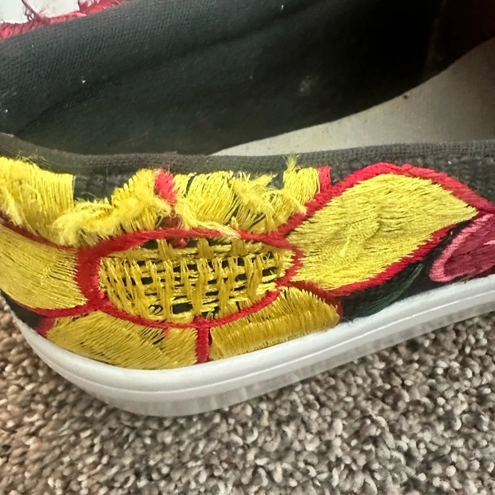 Hikal Bolom Mexican Artisanal Floral Embroidered Slip-On Shoes Size 24 (7/7.5)